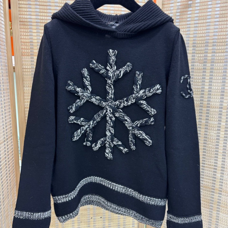 Chanel 香奈兒立體羊毛針織雪花圖案加袖口立體雙C 連帽針織衫 38碼-0