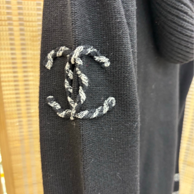 Chanel 香奈兒立體羊毛針織雪花圖案加袖口立體雙C 連帽針織衫 38碼-4