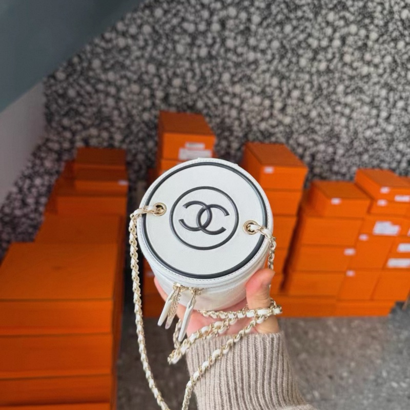 Chanel logo圓筒化妝包 31卡-1