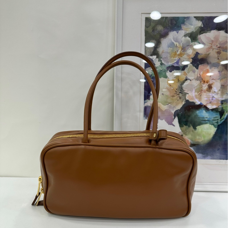 Miumiu繆繆 新款公事包 中型長柄保齡球包 有購證 尺寸：30*16*9.5-2