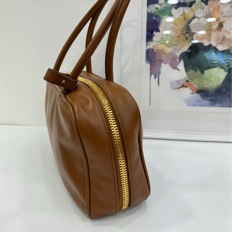 Miumiu繆繆 新款公事包 中型長柄保齡球包 有購證 尺寸：30*16*9.5-3