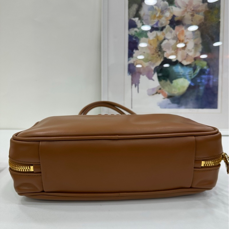 Miumiu繆繆 新款公事包 中型長柄保齡球包 有購證 尺寸：30*16*9.5-5