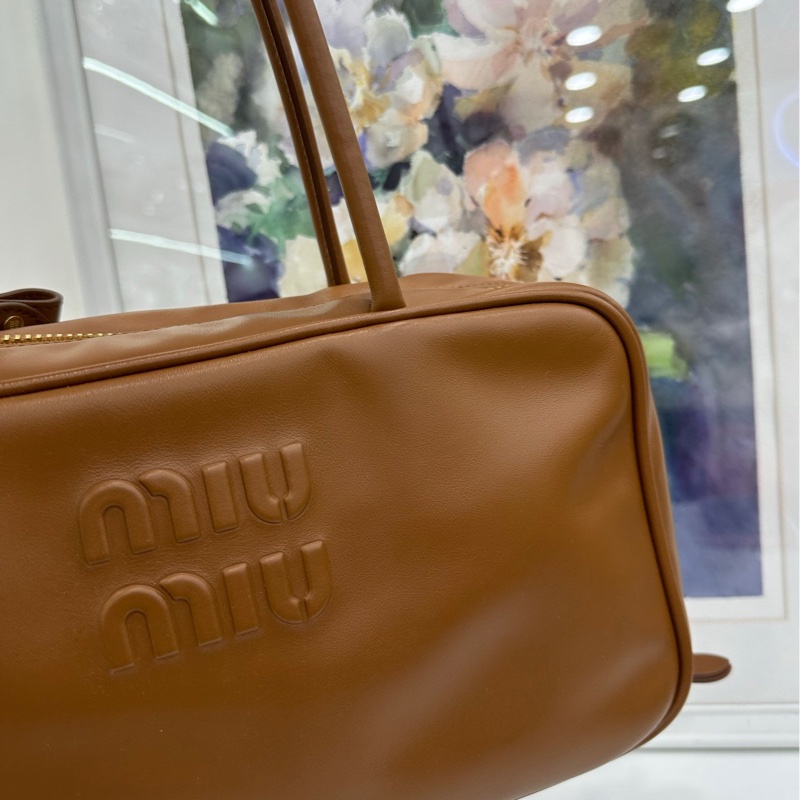 Miumiu繆繆 新款公事包 中型長柄保齡球包 有購證 尺寸：30*16*9.5-7