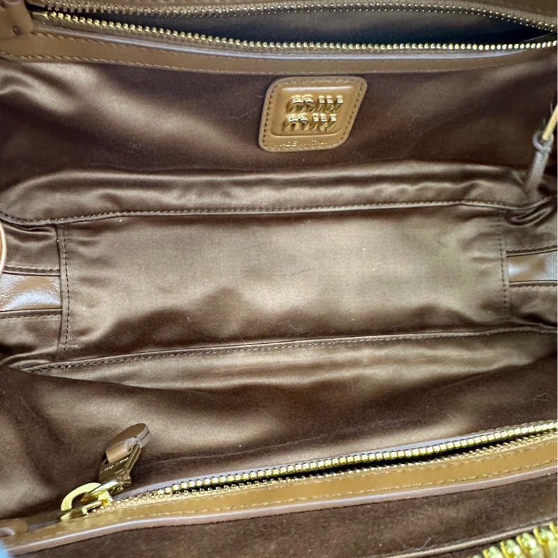 Miumiu繆繆 新款公事包 中型長柄保齡球包 有購證 尺寸：30*16*9.5-8