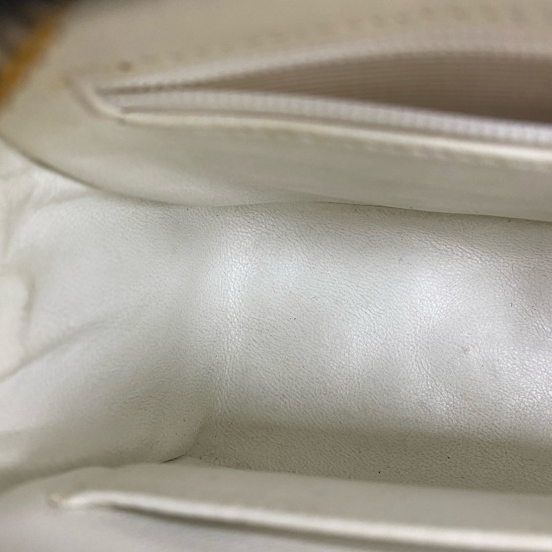 △ Chanel 香奈兒 White Caviar Skin Gold Tone Metal Chain Crossbody Bag No.2 白色粒紋小牛皮金色金屬鎖鏈斜背袋No.2 - 267005419-19