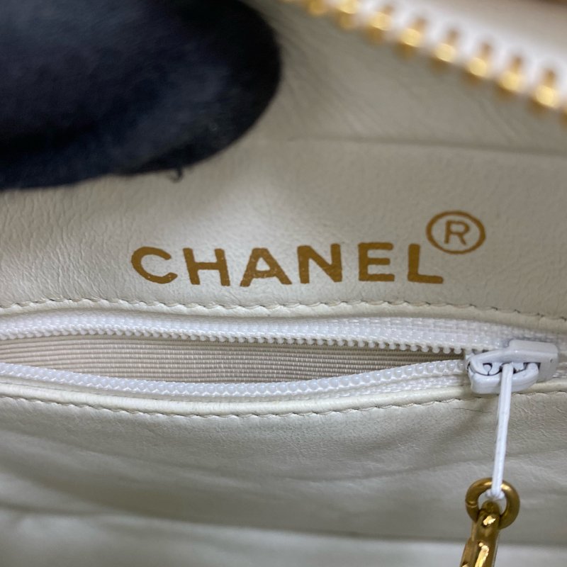 △ Chanel 香奈兒 White Caviar Skin Gold Tone Metal Chain Crossbody Bag No.2 白色粒紋小牛皮金色金屬鎖鏈斜背袋No.2 - 267005419-21