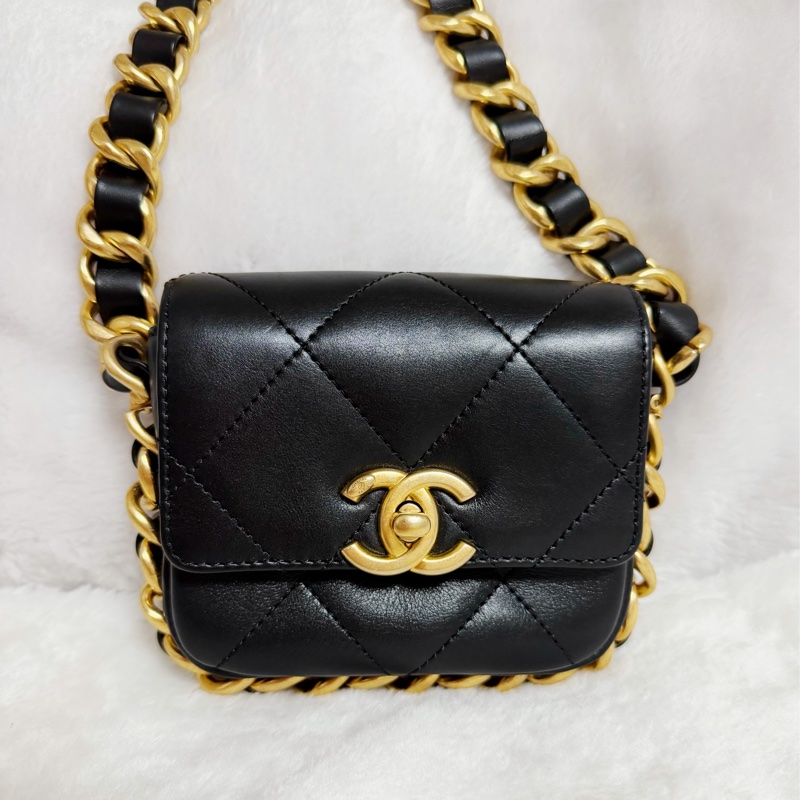 ▫️專櫃14萬值得收藏的一顆▫️香奈兒黑色小牛皮金釦粗鍊迷你斜背包芯片款-3