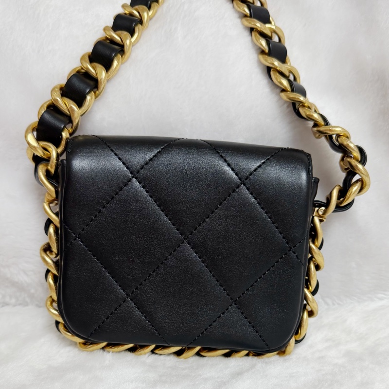 ▫️專櫃14萬值得收藏的一顆▫️香奈兒黑色小牛皮金釦粗鍊迷你斜背包芯片款-4