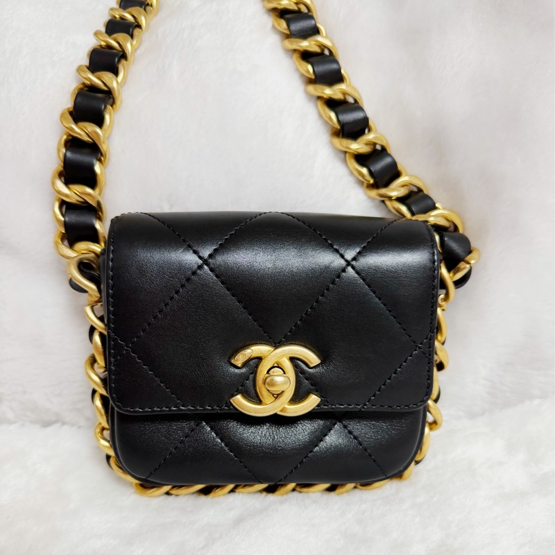 ▫️專櫃14萬值得收藏的一顆▫️香奈兒黑色小牛皮金釦粗鍊迷你斜背包芯片款-5
