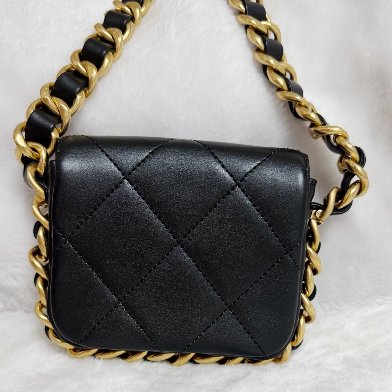 ▫️專櫃14萬值得收藏的一顆▫️香奈兒黑色小牛皮金釦粗鍊迷你斜背包芯片款-11