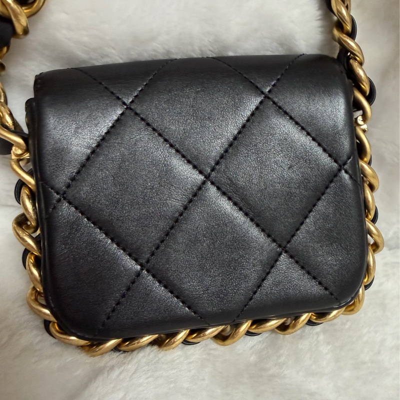 ▫️專櫃14萬值得收藏的一顆▫️香奈兒黑色小牛皮金釦粗鍊迷你斜背包芯片款-12