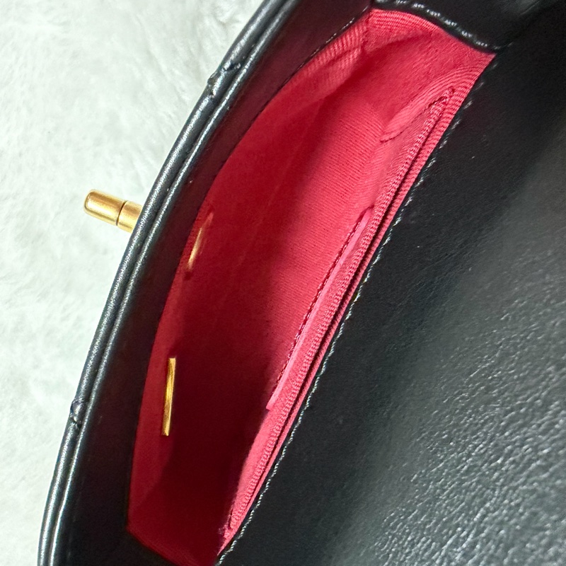 ▫️專櫃14萬值得收藏的一顆▫️香奈兒黑色小牛皮金釦粗鍊迷你斜背包芯片款-29