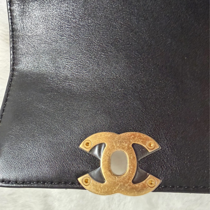▫️專櫃14萬值得收藏的一顆▫️香奈兒黑色小牛皮金釦粗鍊迷你斜背包芯片款-31