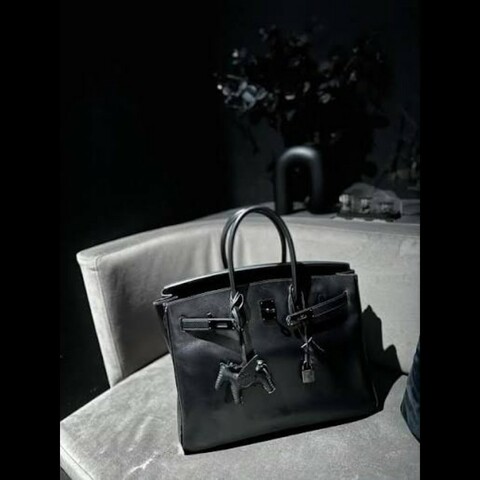 ​【私藏釋出】
​Hermès Birkin 35 So Black：
光影絕跡處的資產座