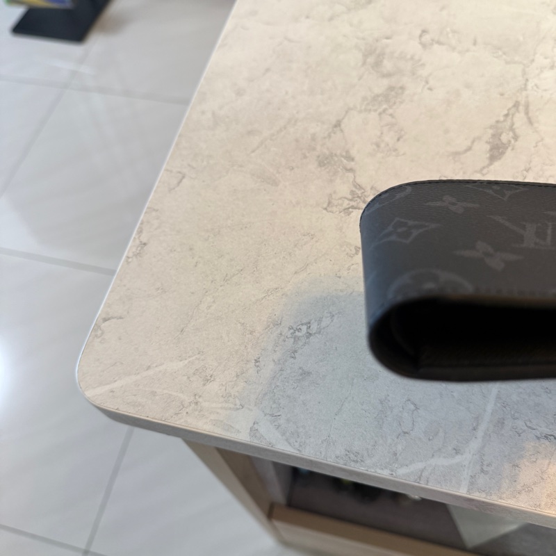 Lv中性款對折短夾，專櫃售價17900-6