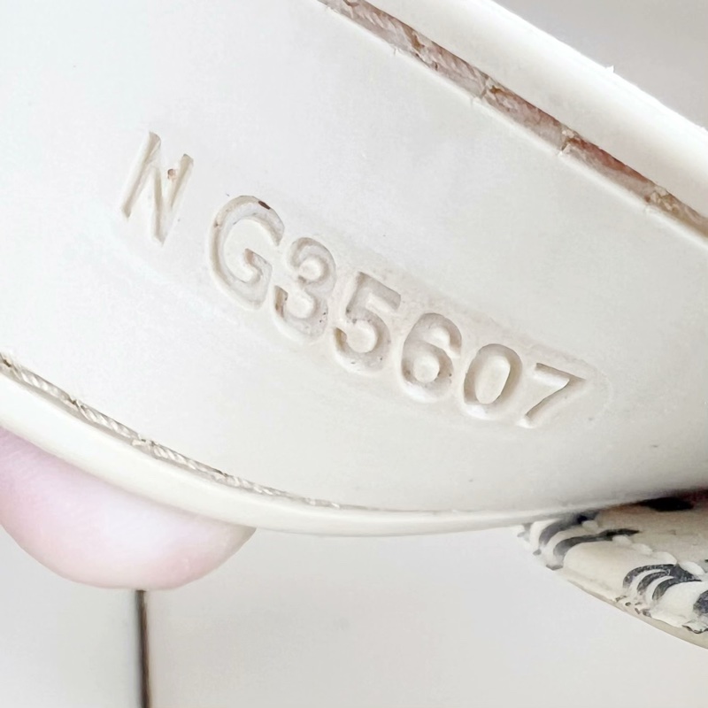 99新香奈兒Chanel 魔術貼滿印logo涼鞋 尺碼39碼 無附件-5