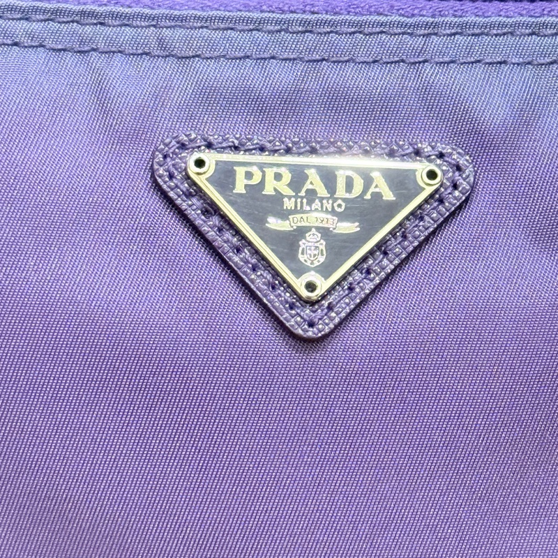 未使用閒置品💜經典尼龍Prada萬用收納包 內膽包 手機護照可放 化妝包-1