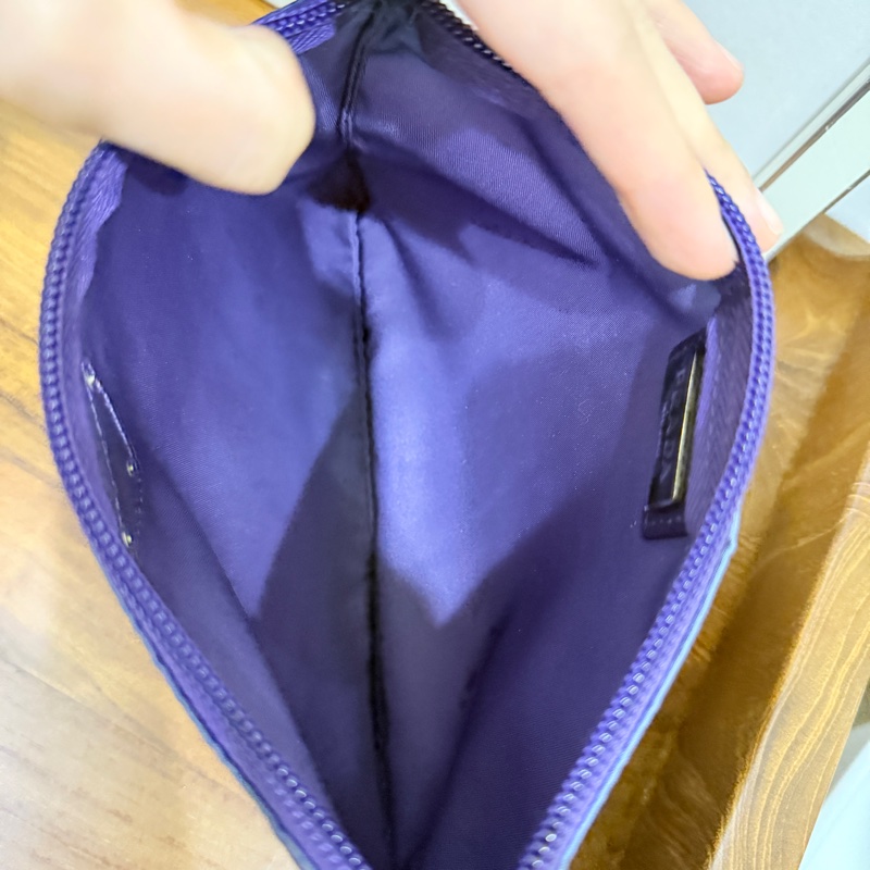 未使用閒置品💜經典尼龍Prada萬用收納包 內膽包 手機護照可放 化妝包-11