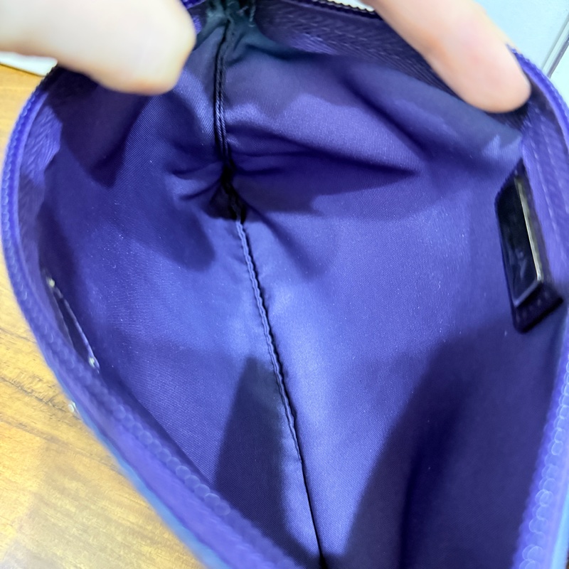 未使用閒置品💜經典尼龍Prada萬用收納包 內膽包 手機護照可放 化妝包-12