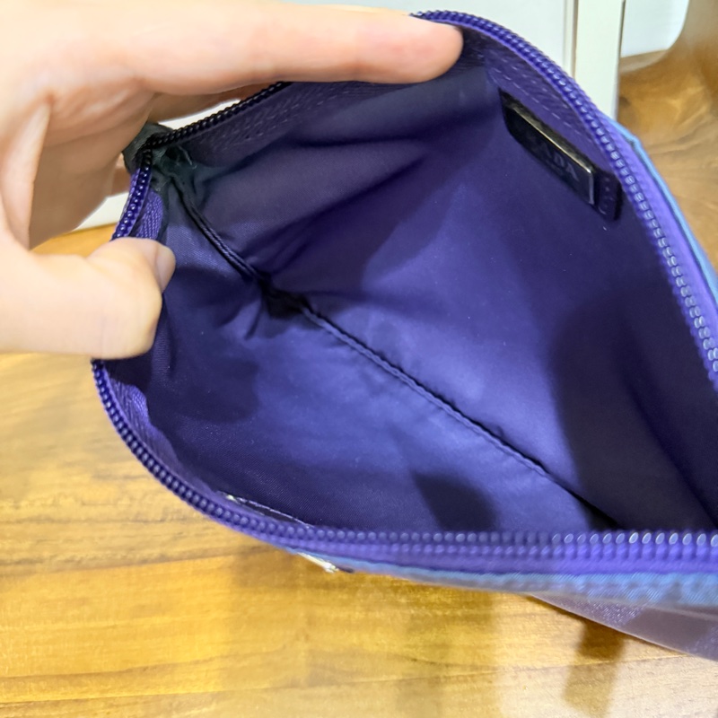 未使用閒置品💜經典尼龍Prada萬用收納包 內膽包 手機護照可放 化妝包-13