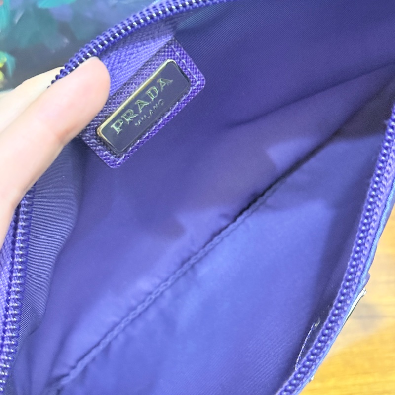 未使用閒置品💜經典尼龍Prada萬用收納包 內膽包 手機護照可放 化妝包-15