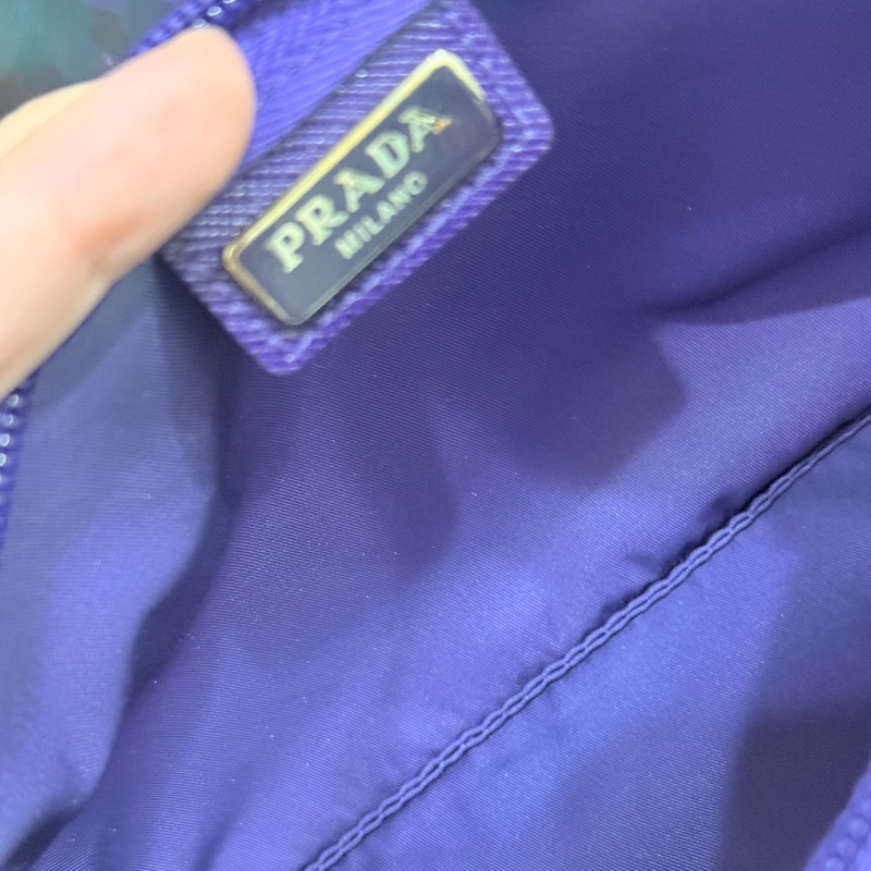 未使用閒置品💜經典尼龍Prada萬用收納包 內膽包 手機護照可放 化妝包-16