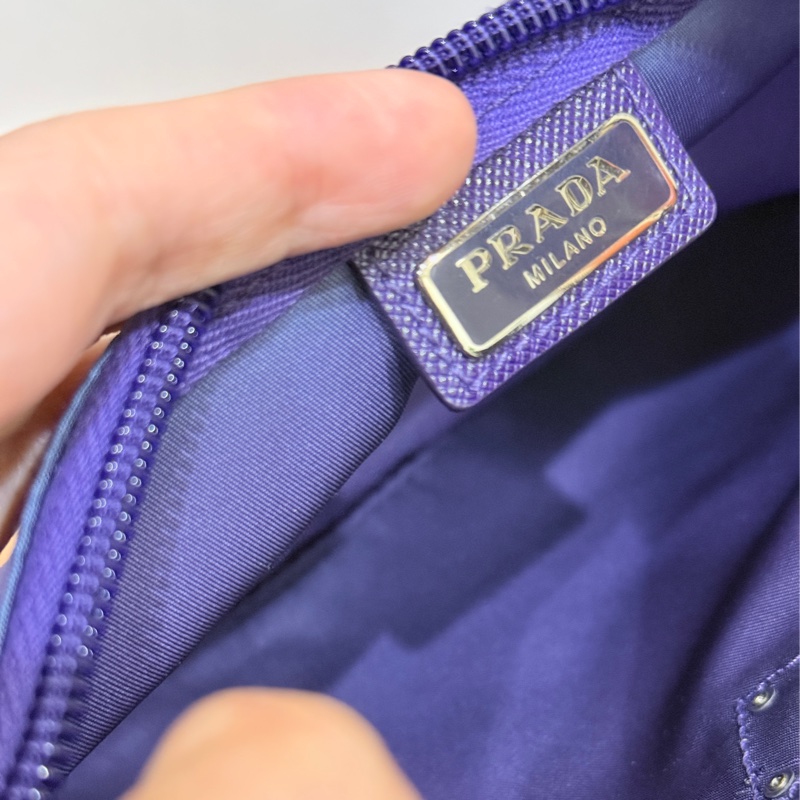 未使用閒置品💜經典尼龍Prada萬用收納包 內膽包 手機護照可放 化妝包-19