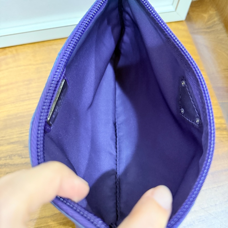 未使用閒置品💜經典尼龍Prada萬用收納包 內膽包 手機護照可放 化妝包-21