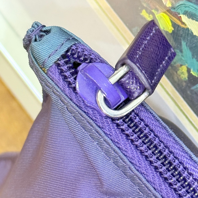 未使用閒置品💜經典尼龍Prada萬用收納包 內膽包 手機護照可放 化妝包-26