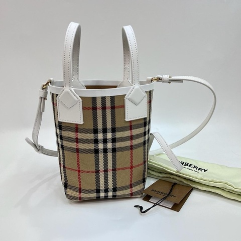 Burberry London ( White )