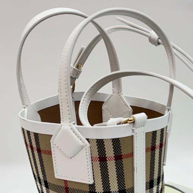 Burberry London ( White )-3