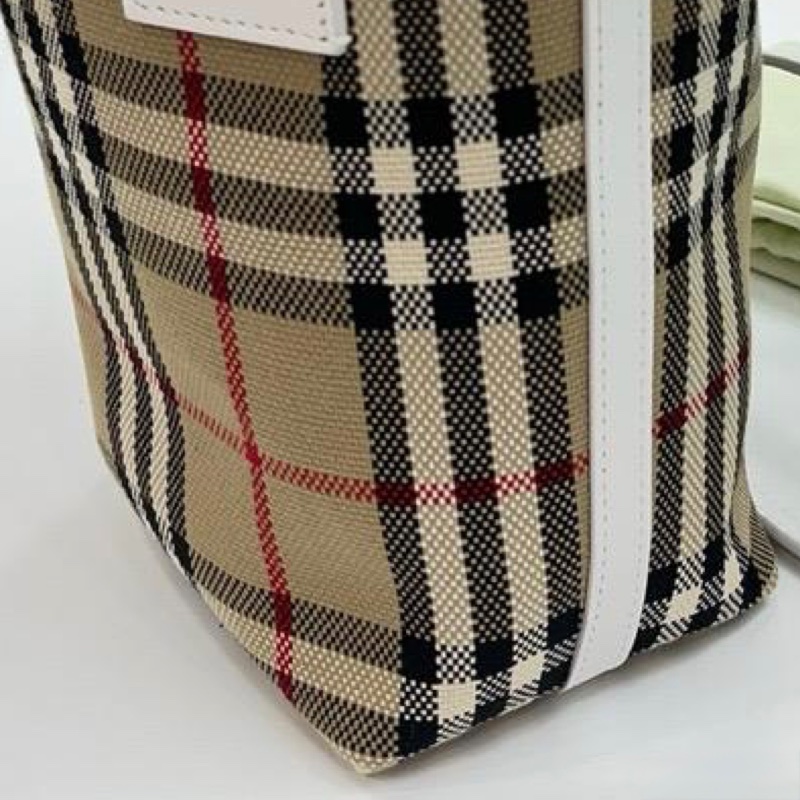 Burberry London ( White )-4