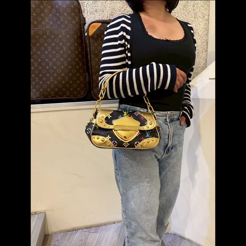 LV 黑彩金釦肩側包-4