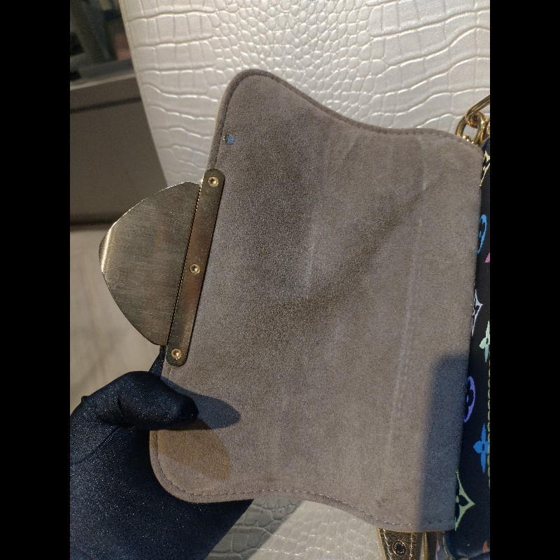 LV 黑彩金釦肩側包-22