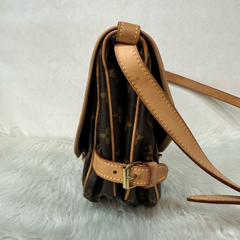 LV M42256 老花金釦雙層馬鞍包 斜背包-3