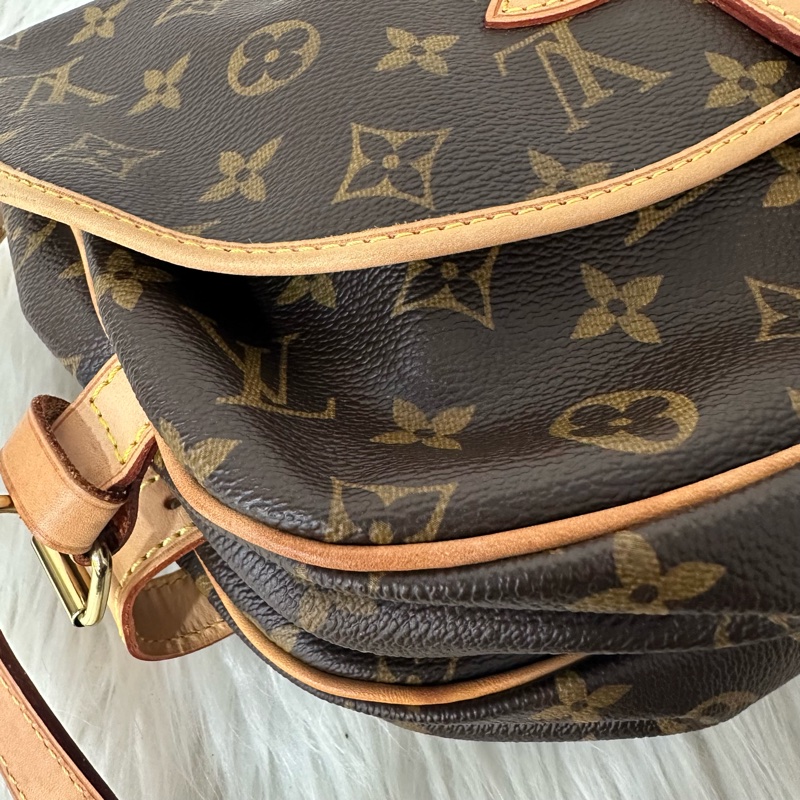 LV M42256 老花金釦雙層馬鞍包 斜背包-4