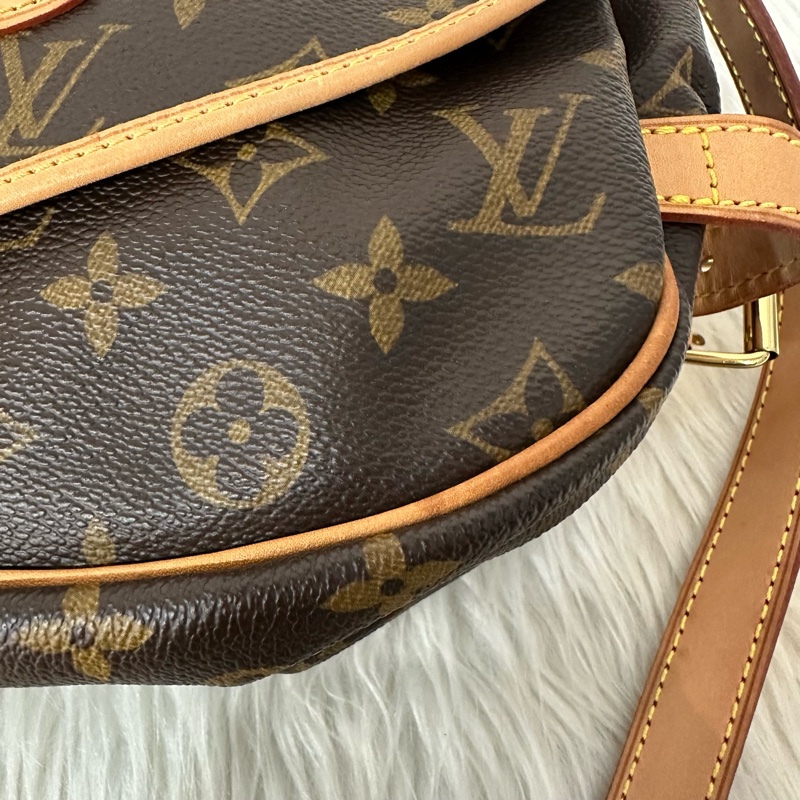 LV M42256 老花金釦雙層馬鞍包 斜背包-8