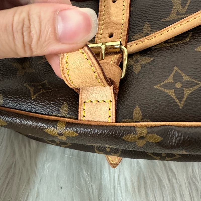 LV M42256 老花金釦雙層馬鞍包 斜背包-9