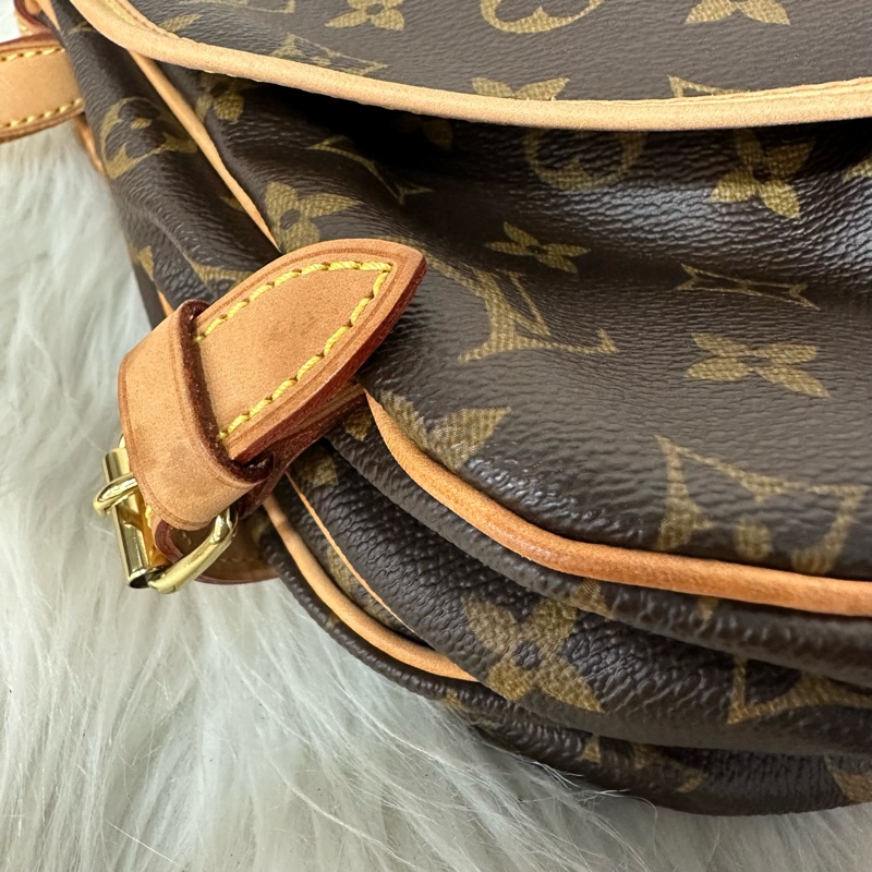 LV M42256 老花金釦雙層馬鞍包 斜背包-11