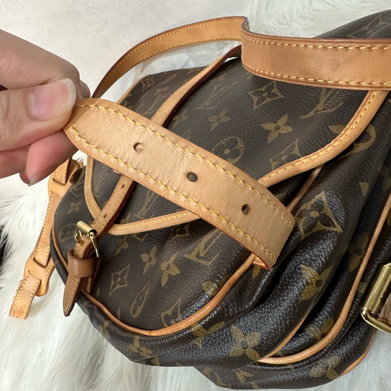 LV M42256 老花金釦雙層馬鞍包 斜背包-13