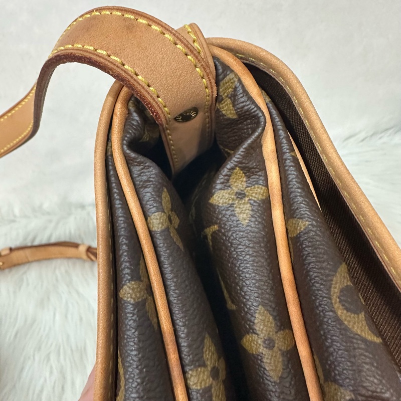 LV M42256 老花金釦雙層馬鞍包 斜背包-19