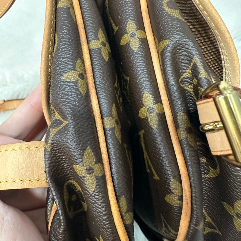 LV M42256 老花金釦雙層馬鞍包 斜背包-20