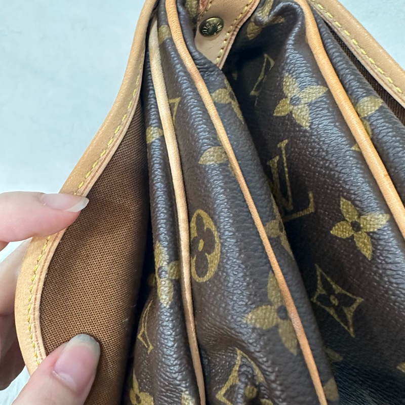 LV M42256 老花金釦雙層馬鞍包 斜背包-23