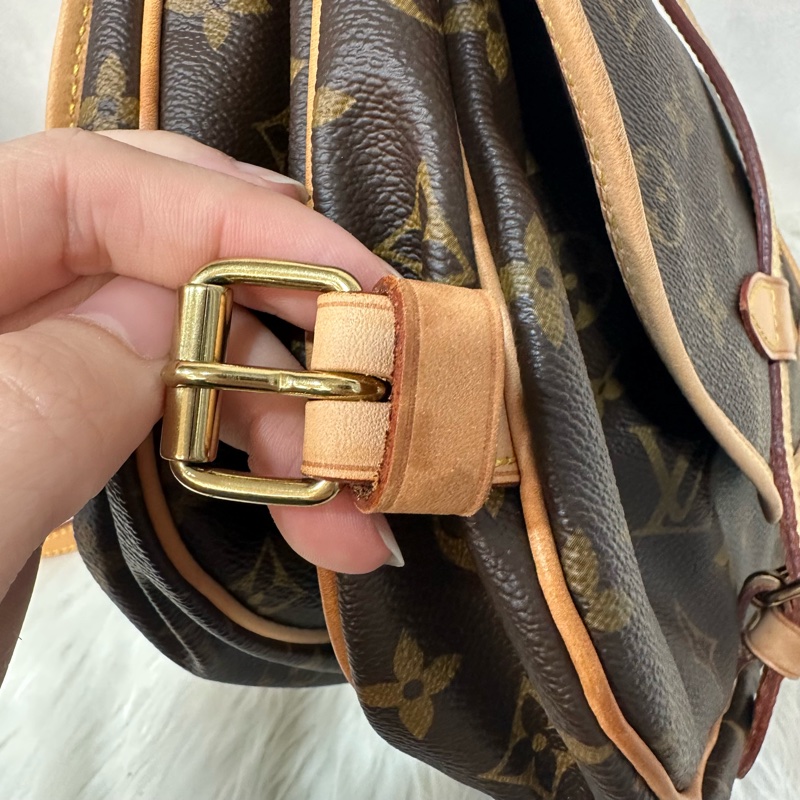 LV M42256 老花金釦雙層馬鞍包 斜背包-26