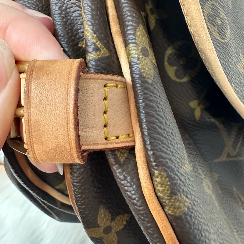 LV M42256 老花金釦雙層馬鞍包 斜背包-27