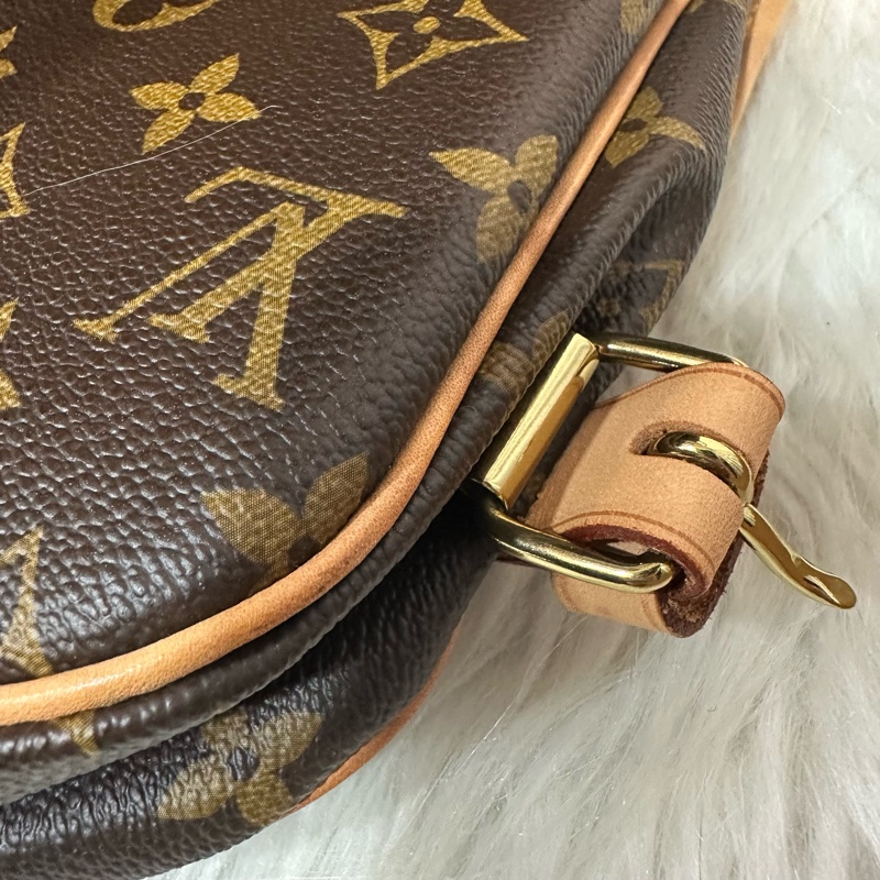 LV M42256 老花金釦雙層馬鞍包 斜背包-49