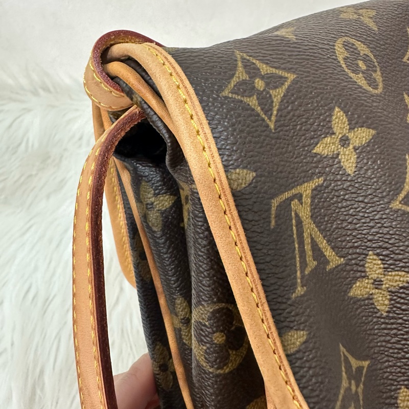 LV M42256 老花金釦雙層馬鞍包 斜背包-61