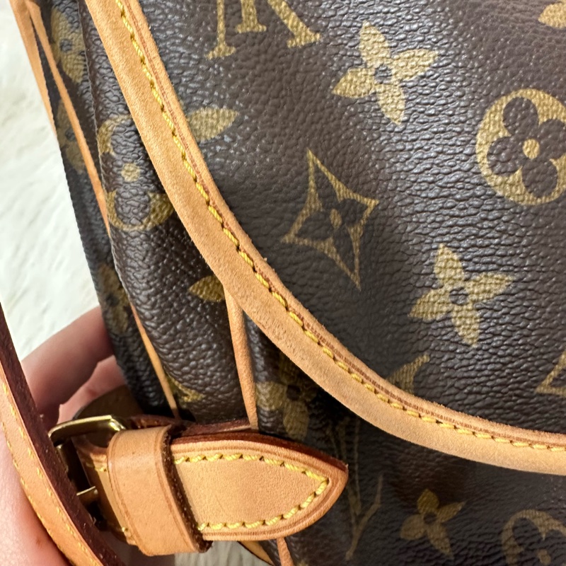 LV M42256 老花金釦雙層馬鞍包 斜背包-62