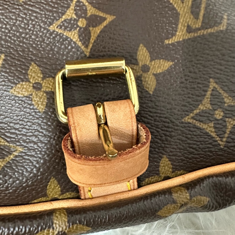 LV M42256 老花金釦雙層馬鞍包 斜背包-76