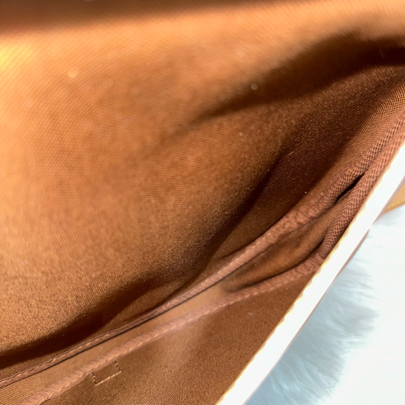 LV M42256 老花金釦雙層馬鞍包 斜背包-83